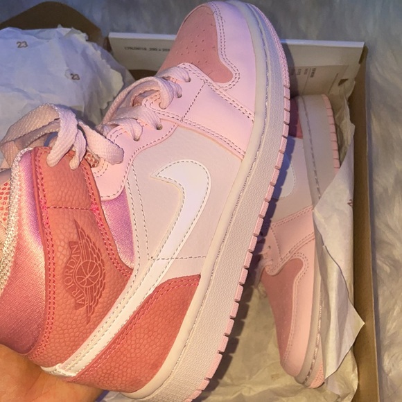 Jordan 1 Mid Digital Pink (W) - Picture 2 of 8